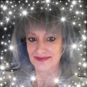 Meet your Posher, Tee